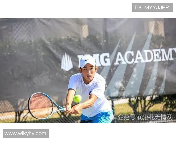 大一岁姐姐与足球球星的甜蜜姐弟恋：跨越年龄界限的真爱故事