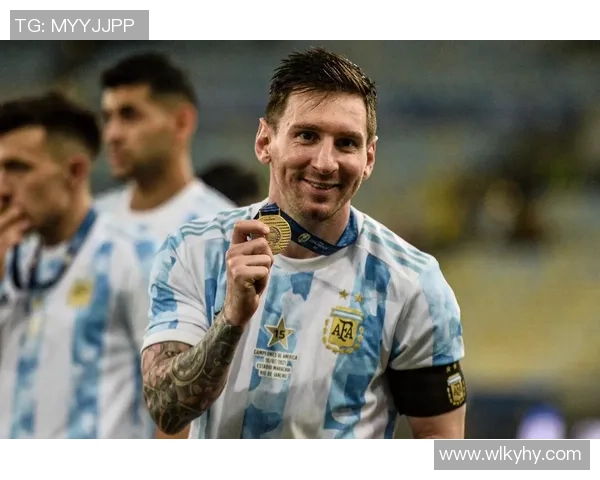 阿根廷足球巨星梅西人偶亮相 引发球迷热烈关注与讨论